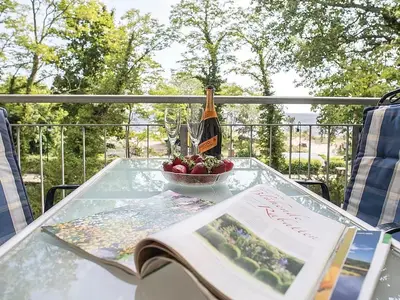Balkon mit Gartenmöbeln