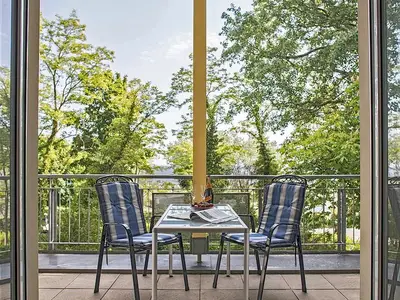 Balkon mit Gartenmöbeln