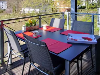 Balkon mit Gartenmöbeln