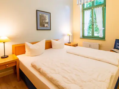 Schlafzimmer mit Doppelbett