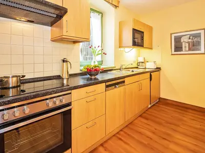 Küchenzeile mit Backofen