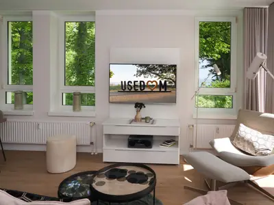 Wohn-Essbereich mit Flatscreen-TV