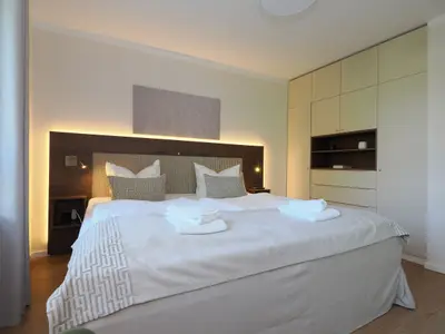 Schlafzimmer mit Doppelbett