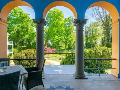 Terrasse mit Gartenmöbel