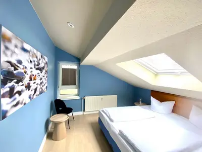 Schlafzimmer mit Doppelbett