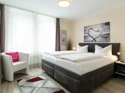 Schlafzimmer mit Doppelbett