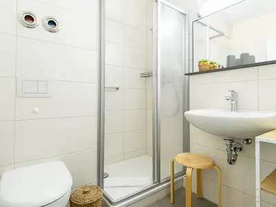 Badezimmer mit Dusche