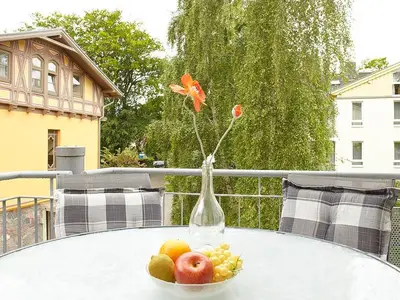 Balkon mit Gartenmöbeln