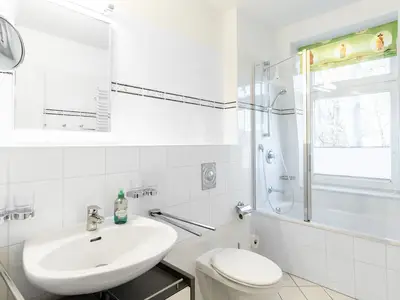 Badezimmer mit Dusche