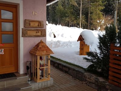 Wohnbereich. Wohnzimmer mit Ausgang Garten