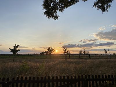 Terrasse mit untergehender Sonne