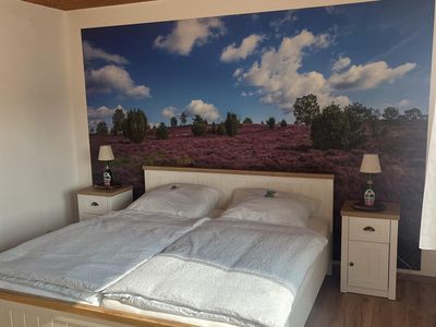 Schlafzimmer mit Doppelbett