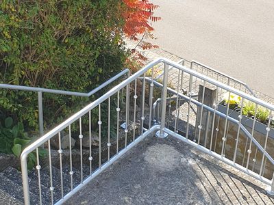 Treppenaufgang zum Haus von oben gesehen