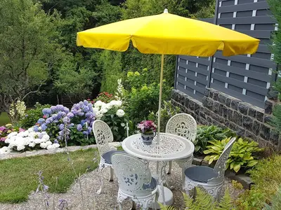 Café-Ecke im Garten