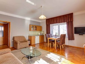 23773846-Ferienwohnung-2-Hévíz-300x225-5