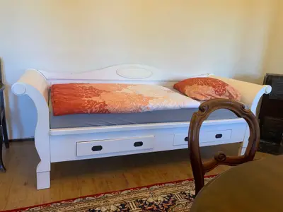 Einzelbett im historischen Look
