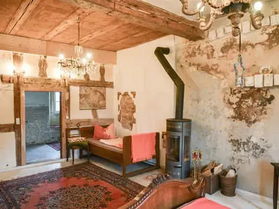 Gemütliches Schlafzimmer mit Ofen