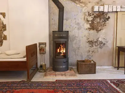 Eine angenehme Wärme und ein tolles Ambiente schafft der Ofen