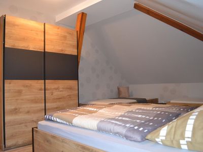 Schlafbereich. neues Schlafzimmer mit 4 Betten