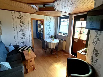 Wohnzimmer-Blick Richtung Küche