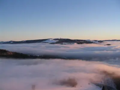 die-wasserkuppe-ueberm-nebel