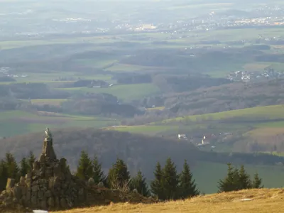 Blick auf das Fliegerdenkmal