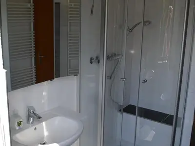 6. Dusche