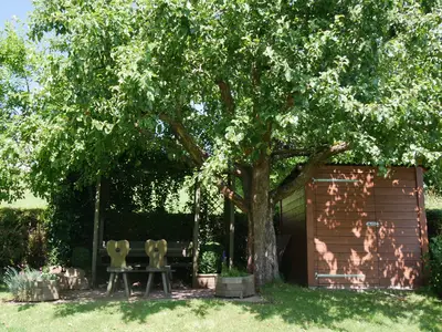 Pergola unterm Apfelbaum