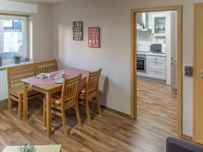 Ferienwohnung-Mira-Hillesheim-Essbereich-Kueche-15