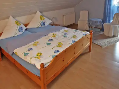 Schlafzimmer 1