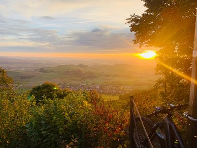 Abendlicher Blick in den Hegau vom Hausberg Hohenstoffeln