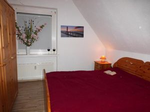 Schlafzimmer mit Doppelbett