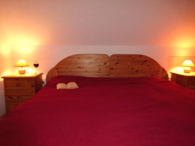 Schlafzimmer mit Doppelbett