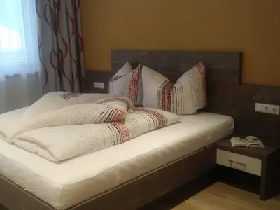 Schlafzimmer mit TV