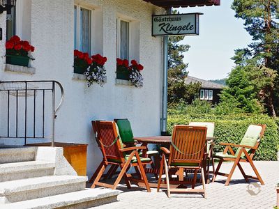 Sitzgelegenheit vor dem Haus