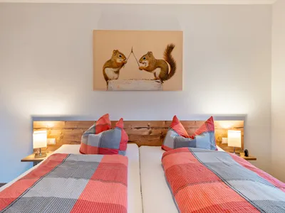 FW Eichhörnchen, Schlafzimmer mit gemütlichem Bett 2x2 Meter, ohne Fußende