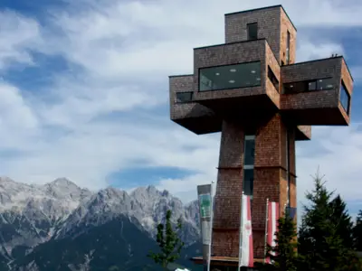 Jakobskreuz mit Ausblick auf die Bergwelt