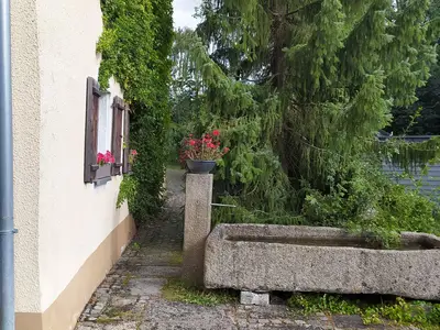 Weg vom Stellplatz zum Eingang