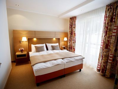 Doppelbett-App-und-Bett-von-Zimmer-Minitraum-1030x