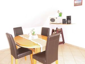 23968192-Ferienwohnung-7-Holtgast-300x225-3