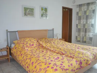Schlafzimmer 1