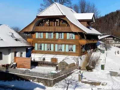 Unser Haus im Winter...Die Wohnung mit Galerie befindet sich im Dachstock