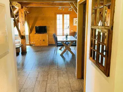 Der Blick in die Wohnung vom Eingangsbereich