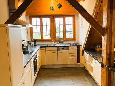 Die komplett und voll ausgestattete Küche