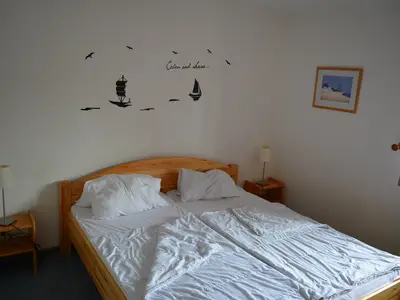Schlafzimmer 1