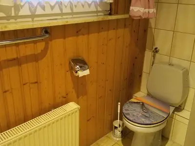 INSIDE, BATHROOM