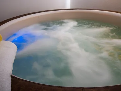 Pool im Wellnessbereich