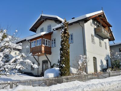 Außenansicht des Gebäudes. Außenansicht im Winter