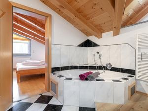 23920564-Ferienwohnung-5-Hopfgarten im Brixental-300x225-3