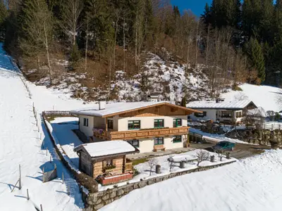 Außenseite Ferienhaus [Winter]